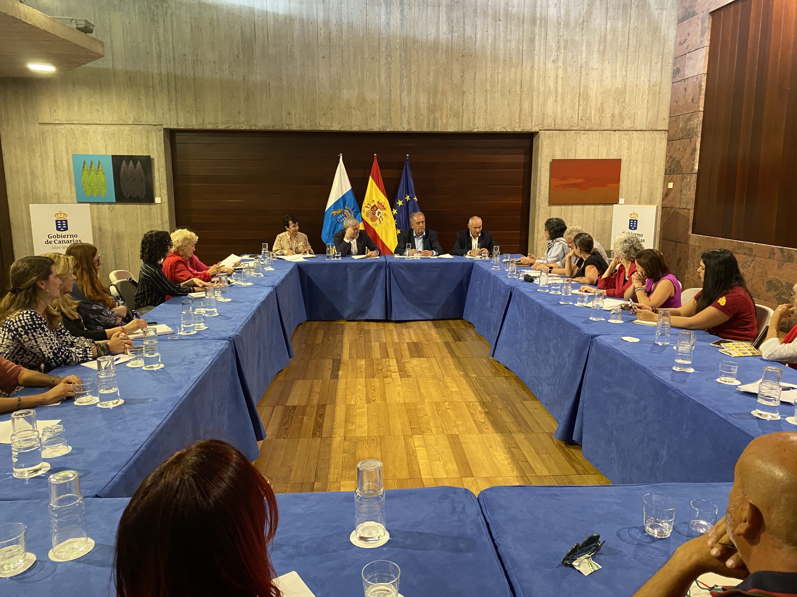 Fernando Clavijo se compromete a aumentar el presupuesto de cooperación internacional y a reactivar la Educación para la Ciudadanía Global en 2026